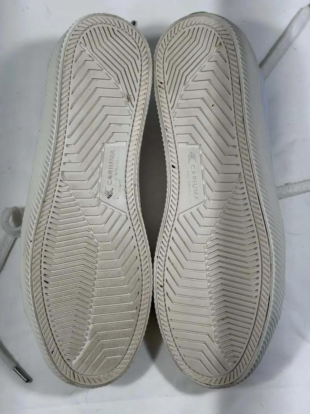 Cariuma OCA Low White Premium Leather Sneakers